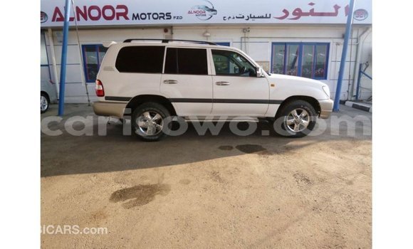 Sayi Imported Toyota Land Cruiser White Mota in Import - Dubai a Benin Sayi Imported Toyota Land Cruiser White Mota in Import - Dubai a Benin