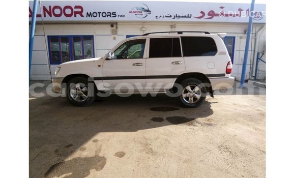 Sayi Imported Toyota Land Cruiser White Mota in Import - Dubai a Benin Sayi Imported Toyota Land Cruiser White Mota in Import - Dubai a Benin