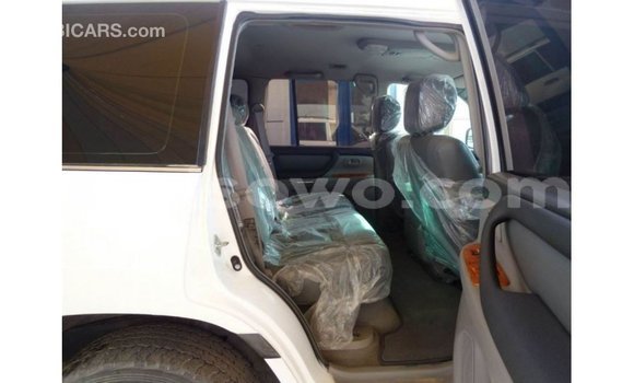 Sayi Imported Toyota Land Cruiser White Mota in Import - Dubai a Benin Sayi Imported Toyota Land Cruiser White Mota in Import - Dubai a Benin