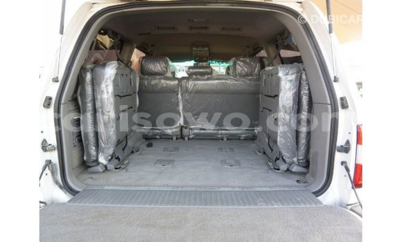 Sayi Imported Toyota Land Cruiser White Mota in Import - Dubai a Benin Sayi Imported Toyota Land Cruiser White Mota in Import - Dubai a Benin