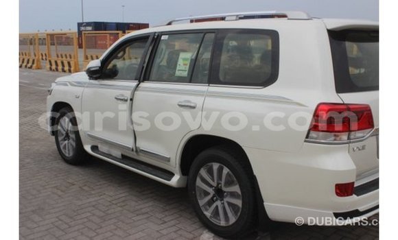 Ra Imported Toyota Land Cruiser funfun Ọkọ̀ in Import - Dubai ni Benin Ra Imported Toyota Land Cruiser funfun Ọkọ̀ in Import - Dubai ni Benin
