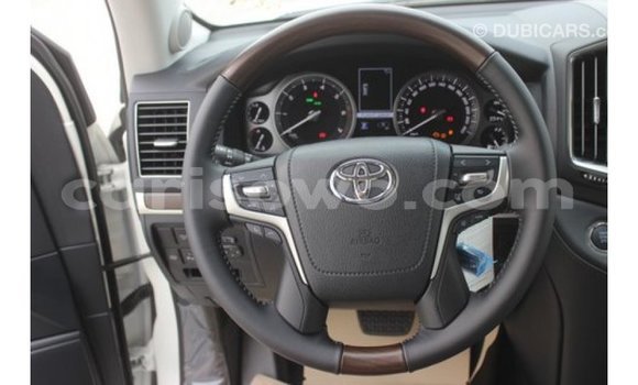 Ra Imported Toyota Land Cruiser funfun Ọkọ̀ in Import - Dubai ni Benin Ra Imported Toyota Land Cruiser funfun Ọkọ̀ in Import - Dubai ni Benin