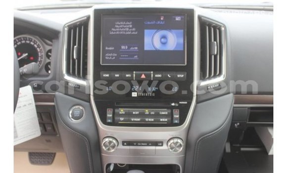 Ra Imported Toyota Land Cruiser funfun Ọkọ̀ in Import - Dubai ni Benin Ra Imported Toyota Land Cruiser funfun Ọkọ̀ in Import - Dubai ni Benin