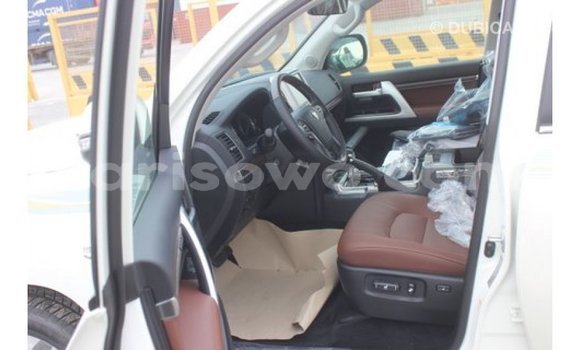 Ra Imported Toyota Land Cruiser funfun Ọkọ̀ in Import - Dubai ni Benin Ra Imported Toyota Land Cruiser funfun Ọkọ̀ in Import - Dubai ni Benin