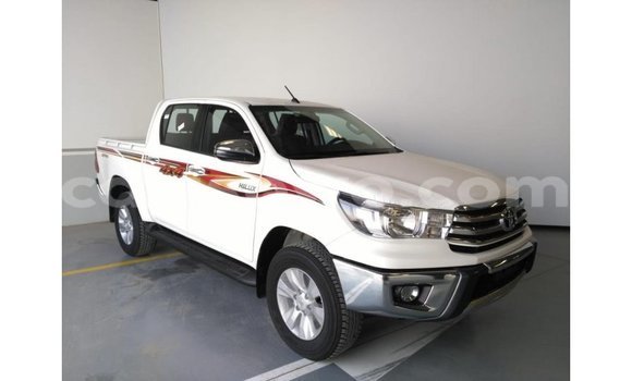 Acheter Import Voiture Toyota Hilux Blanc à Import - Dubai, Benin Acheter Import Voiture Toyota Hilux Blanc à Import - Dubai, Benin