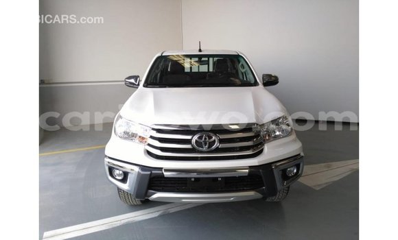 Acheter Import Voiture Toyota Hilux Blanc à Import - Dubai, Benin Acheter Import Voiture Toyota Hilux Blanc à Import - Dubai, Benin