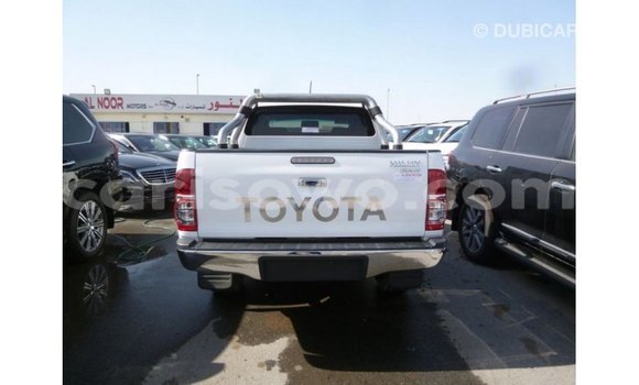 Acheter Import Voiture Toyota Hilux Blanc à Import - Dubai, Benin Acheter Import Voiture Toyota Hilux Blanc à Import - Dubai, Benin