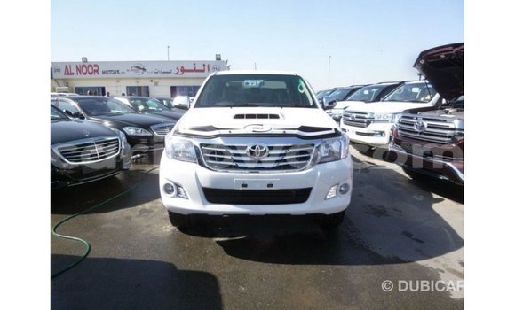 Acheter Import Voiture Toyota Hilux Blanc à Import - Dubai, Benin Acheter Import Voiture Toyota Hilux Blanc à Import - Dubai, Benin