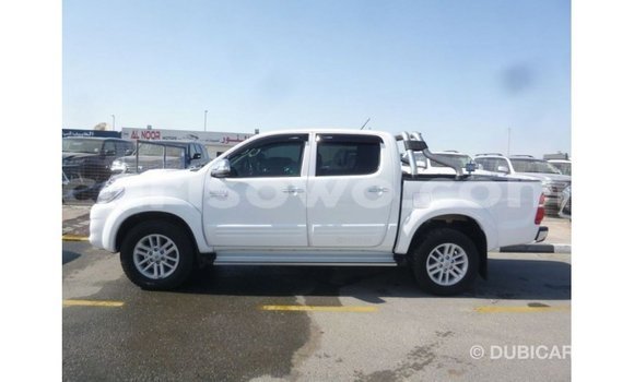 Acheter Import Voiture Toyota Hilux Blanc à Import - Dubai, Benin Acheter Import Voiture Toyota Hilux Blanc à Import - Dubai, Benin