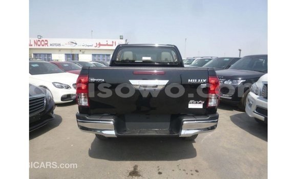 Acheter Import Voiture Toyota Hilux Noir à Import - Dubai, Benin Acheter Import Voiture Toyota Hilux Noir à Import - Dubai, Benin