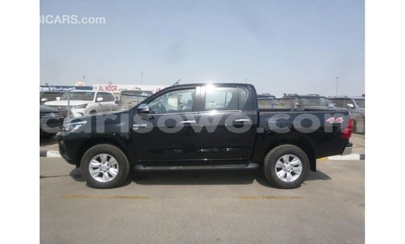 Acheter Import Voiture Toyota Hilux Noir à Import - Dubai, Benin Acheter Import Voiture Toyota Hilux Noir à Import - Dubai, Benin