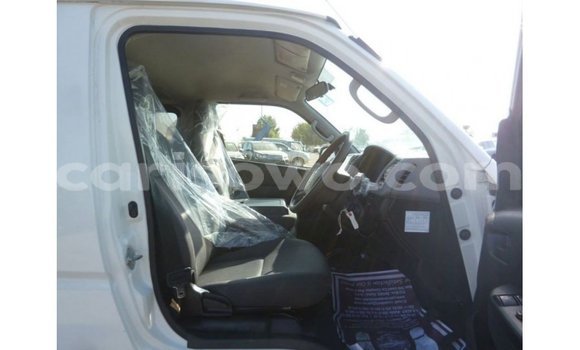Sayi Imported Toyota Hiace White Mota in Import - Dubai a Benin Sayi Imported Toyota Hiace White Mota in Import - Dubai a Benin