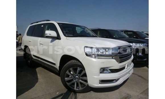 Acheter Import Voiture Toyota Land Cruiser Blanc à Import - Dubai, Benin Acheter Import Voiture Toyota Land Cruiser Blanc à Import - Dubai, Benin