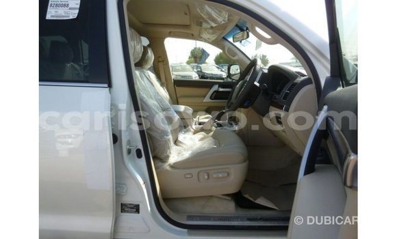 Acheter Import Voiture Toyota Land Cruiser Blanc à Import - Dubai, Benin Acheter Import Voiture Toyota Land Cruiser Blanc à Import - Dubai, Benin