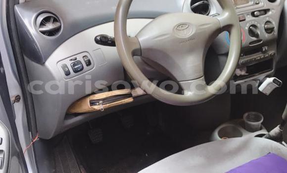 Sayi Na hannu Toyota Yaris Azurfa Mota in Cotonou a Benin Sayi Na hannu Toyota Yaris Azurfa Mota in Cotonou a Benin
