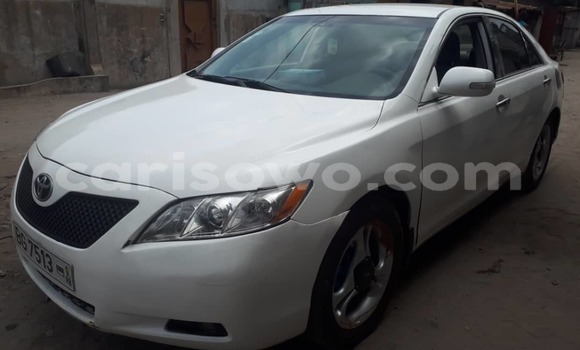 Ra Àlòkù Toyota Camry funfun Ọkọ̀ in Cotonou ni Benin Ra Àlòkù Toyota Camry funfun Ọkọ̀ in Cotonou ni Benin