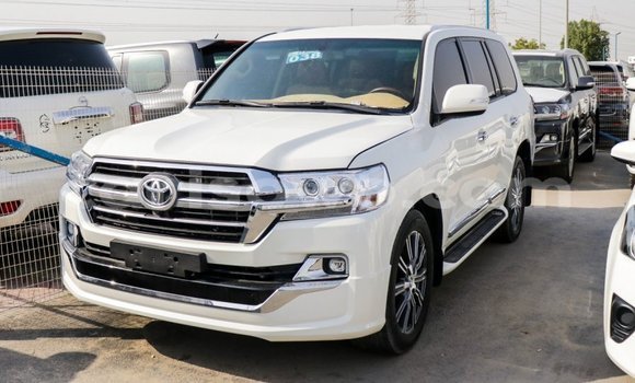 Ra Imported Toyota Land Cruiser funfun Ọkọ̀ in Import - Dubai ni Benin Ra Imported Toyota Land Cruiser funfun Ọkọ̀ in Import - Dubai ni Benin