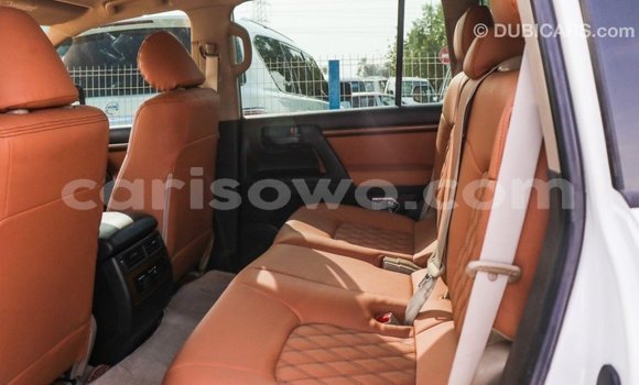 Ra Imported Toyota Land Cruiser funfun Ọkọ̀ in Import - Dubai ni Benin Ra Imported Toyota Land Cruiser funfun Ọkọ̀ in Import - Dubai ni Benin