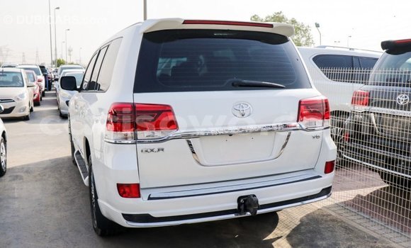 Ra Imported Toyota Land Cruiser funfun Ọkọ̀ in Import - Dubai ni Benin Ra Imported Toyota Land Cruiser funfun Ọkọ̀ in Import - Dubai ni Benin