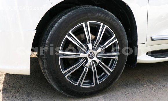 Ra Imported Toyota Land Cruiser funfun Ọkọ̀ in Import - Dubai ni Benin Ra Imported Toyota Land Cruiser funfun Ọkọ̀ in Import - Dubai ni Benin