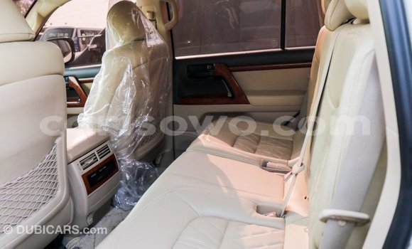 Acheter Import Voiture Toyota Land Cruiser Blanc à Import - Dubai, Benin Acheter Import Voiture Toyota Land Cruiser Blanc à Import - Dubai, Benin