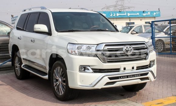 Ra Imported Toyota Land Cruiser funfun Ọkọ̀ in Import - Dubai ni Benin Ra Imported Toyota Land Cruiser funfun Ọkọ̀ in Import - Dubai ni Benin