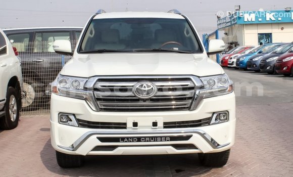 Ra Imported Toyota Land Cruiser funfun Ọkọ̀ in Import - Dubai ni Benin Ra Imported Toyota Land Cruiser funfun Ọkọ̀ in Import - Dubai ni Benin