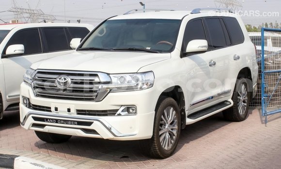 Ra Imported Toyota Land Cruiser funfun Ọkọ̀ in Import - Dubai ni Benin Ra Imported Toyota Land Cruiser funfun Ọkọ̀ in Import - Dubai ni Benin