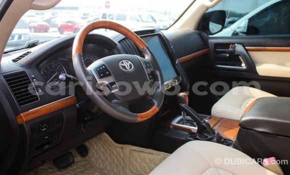 Ra Imported Toyota Land Cruiser funfun Ọkọ̀ in Import - Dubai ni Benin Ra Imported Toyota Land Cruiser funfun Ọkọ̀ in Import - Dubai ni Benin