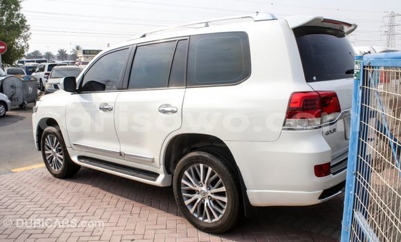 Ra Imported Toyota Land Cruiser funfun Ọkọ̀ in Import - Dubai ni Benin Ra Imported Toyota Land Cruiser funfun Ọkọ̀ in Import - Dubai ni Benin