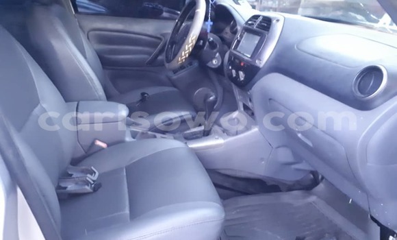 Ra Àlòkù Toyota RAV4 Silver Ọkọ̀ in Cotonou ni Benin Ra Àlòkù Toyota RAV4 Silver Ọkọ̀ in Cotonou ni Benin