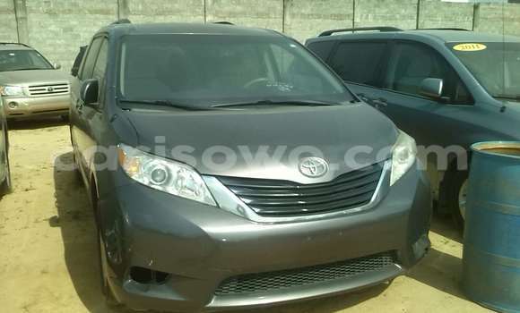 Acheter Occasion Voiture Toyota Sienna Marron à Porto Novo, Benin Acheter Occasion Voiture Toyota Sienna Marron à Porto Novo, Benin