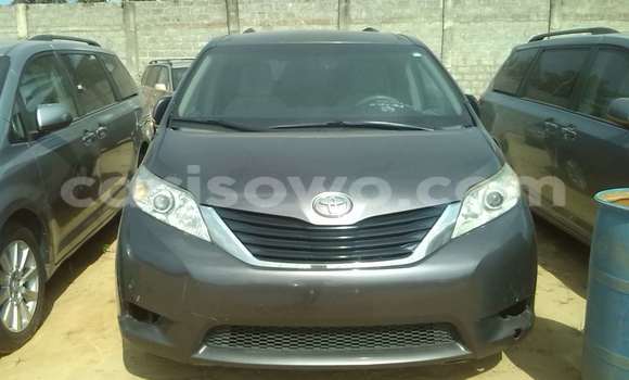 Acheter Occasion Voiture Toyota Sienna Marron à Porto Novo, Benin Acheter Occasion Voiture Toyota Sienna Marron à Porto Novo, Benin