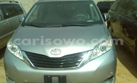 Acheter Occasion Voiture Toyota Sienna Gris à Porto Novo, Benin Acheter Occasion Voiture Toyota Sienna Gris à Porto Novo, Benin