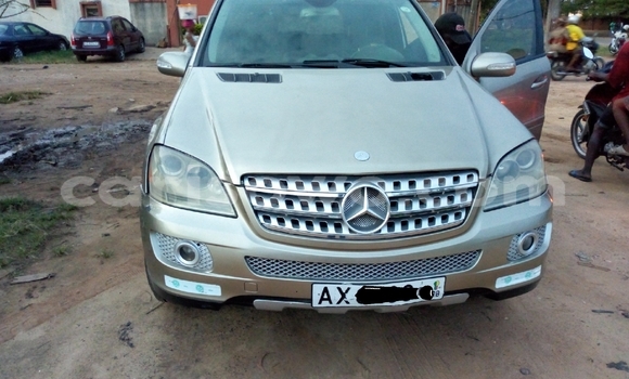 Sayi Na hannu Mercedes-Benz ML–Class Azurfa Mota in Cotonou a Benin Sayi Na hannu Mercedes-Benz ML–Class Azurfa Mota in Cotonou a Benin