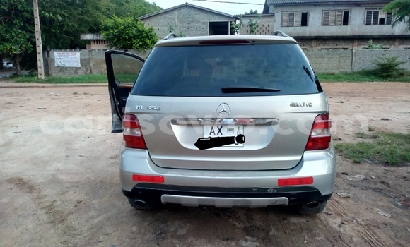 Sayi Na hannu Mercedes-Benz ML–Class Azurfa Mota in Cotonou a Benin Sayi Na hannu Mercedes-Benz ML–Class Azurfa Mota in Cotonou a Benin