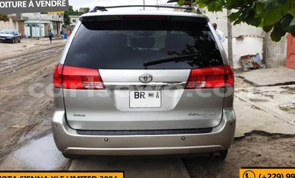 Sayi Na hannu Toyota Sienna Azurfa Mota in Cotonou a Benin Sayi Na hannu Toyota Sienna Azurfa Mota in Cotonou a Benin