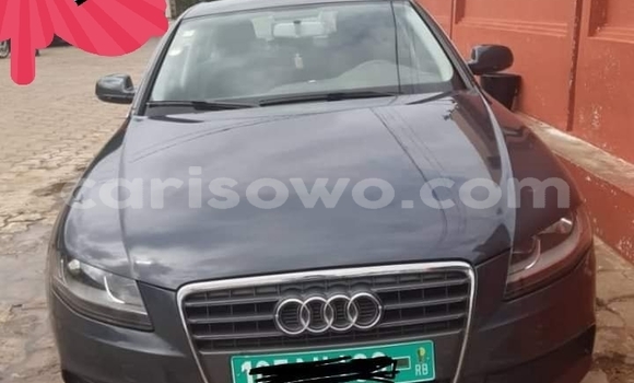 Sayi Na hannu Audi A4 Black Mota in Cotonou a Benin Sayi Na hannu Audi A4 Black Mota in Cotonou a Benin