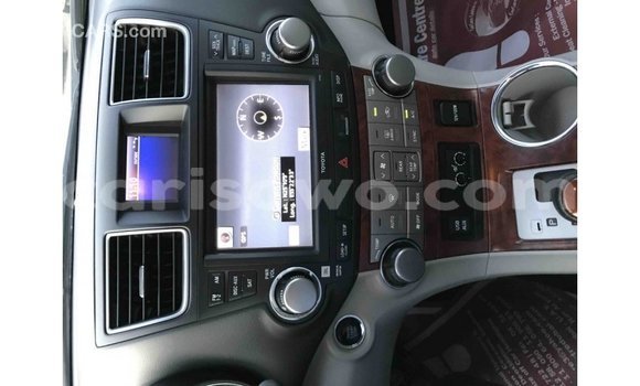 Acheter Import Voiture Toyota Highlander Noir à Import - Dubai, Benin Acheter Import Voiture Toyota Highlander Noir à Import - Dubai, Benin