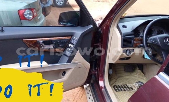 Acheter Occasion Voiture Mercedes-Benz GLK–Class Rouge à Cotonou, Benin Acheter Occasion Voiture Mercedes-Benz GLK–Class Rouge à Cotonou, Benin