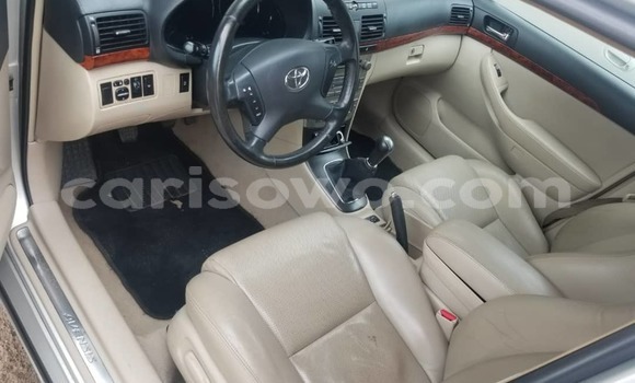 Sayi Na hannu Toyota Avensis Azurfa Mota in Cotonou a Benin Sayi Na hannu Toyota Avensis Azurfa Mota in Cotonou a Benin