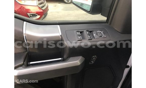 Acheter Import Voiture Ford V8 Blanc à Import - Dubai, Benin Acheter Import Voiture Ford V8 Blanc à Import - Dubai, Benin