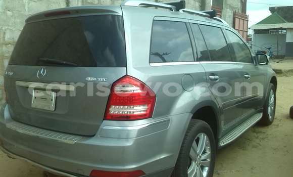 Sayi Na hannu Mercedes-Benz GL–Class Azurfa Mota in Porto Novo a Benin