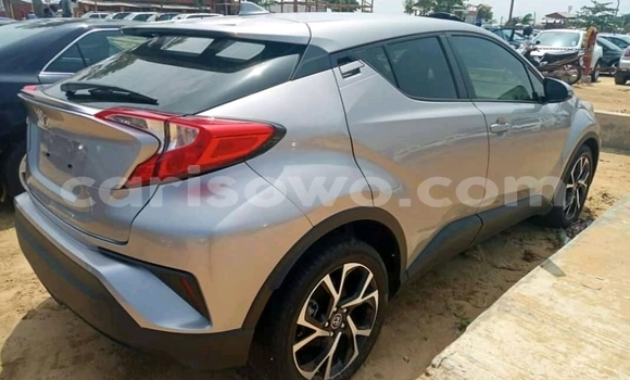 Acheter Import Voiture Toyota C-HR Gris à Cotonou, Benin Acheter Import Voiture Toyota C-HR Gris à Cotonou, Benin