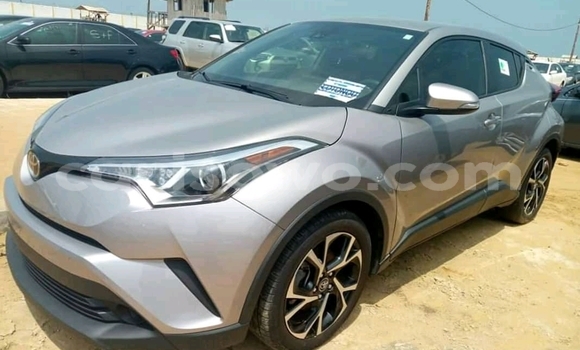 Acheter Import Voiture Toyota C-HR Gris à Cotonou, Benin Acheter Import Voiture Toyota C-HR Gris à Cotonou, Benin
