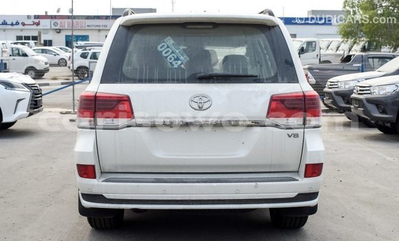 Ra Imported Toyota Land Cruiser funfun Ọkọ̀ in Import - Dubai ni Benin Ra Imported Toyota Land Cruiser funfun Ọkọ̀ in Import - Dubai ni Benin
