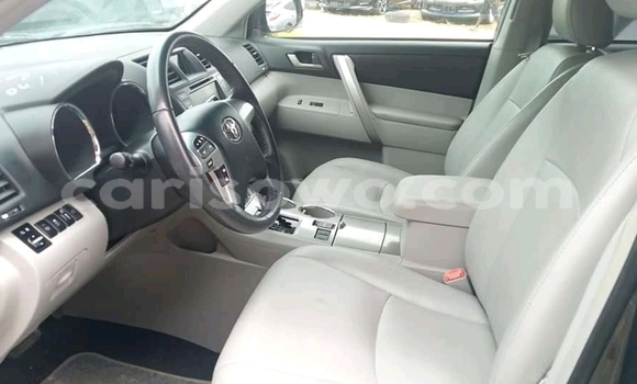 Buy Import Toyota Highlander Silver Car in Cotonou in Benign Buy Import Toyota Highlander Silver Car in Cotonou in Benign
