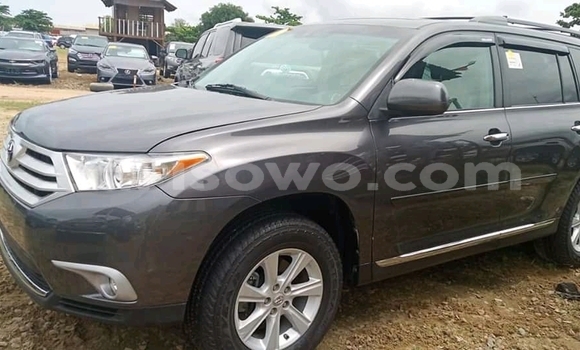 Buy Import Toyota Highlander Silver Car in Cotonou in Benign Buy Import Toyota Highlander Silver Car in Cotonou in Benign