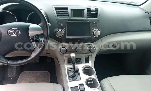 Buy Import Toyota Highlander Silver Car in Cotonou in Benign Buy Import Toyota Highlander Silver Car in Cotonou in Benign