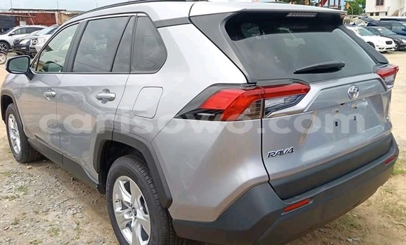 Acheter Import Voiture Toyota RAV4 Gris à Cotonou, Benin Acheter Import Voiture Toyota RAV4 Gris à Cotonou, Benin